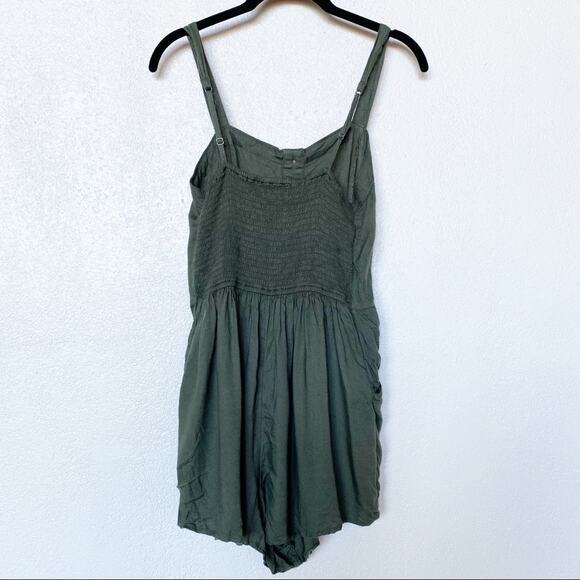 Hollister Green Button Sleeveless Romper Size Medium - Picture 9 of 9